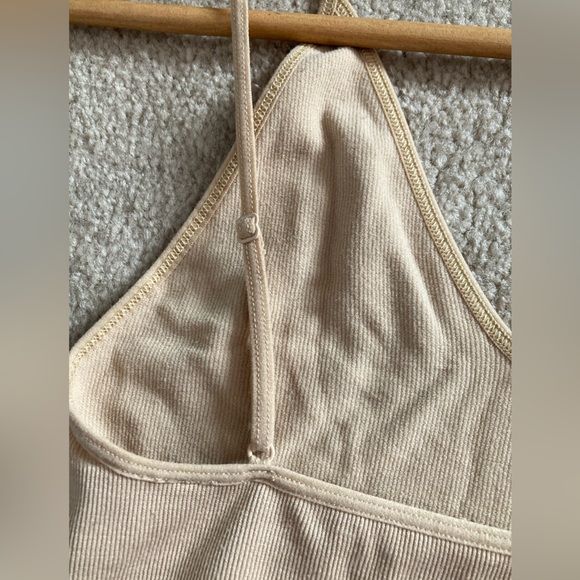 Aritzia Toni seamless tank, beige color, size M - Picture 7 of 10